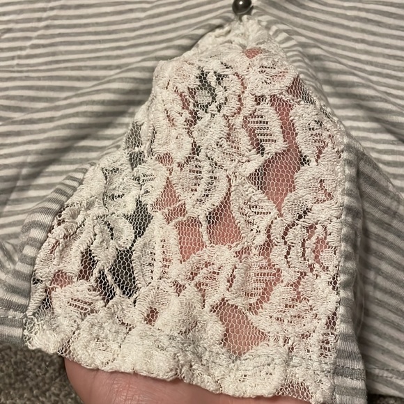 Tank top size small - Picture 3 of 4